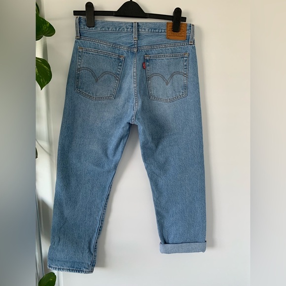 Levi’s Distressed Wedgie Straight Button Fly SZ:US 28 - Picture 2 of 2